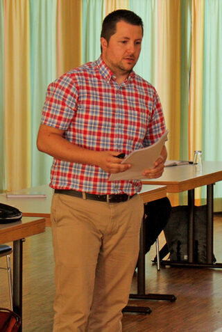 Michael Lorse vom Planungsbüro PE Becker aus Kall stellte die Vorgehensweise bei der Erstellung eines Wegenetzkonzepts im Kaller Gemeindegebiet vor.