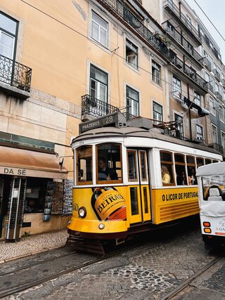 In Lissabon gehörte natürlich auch eine Fahrt mit der historischen Tram "Electrico" dazu. Foto: Lea Schmitten, Schülerin der WFT22